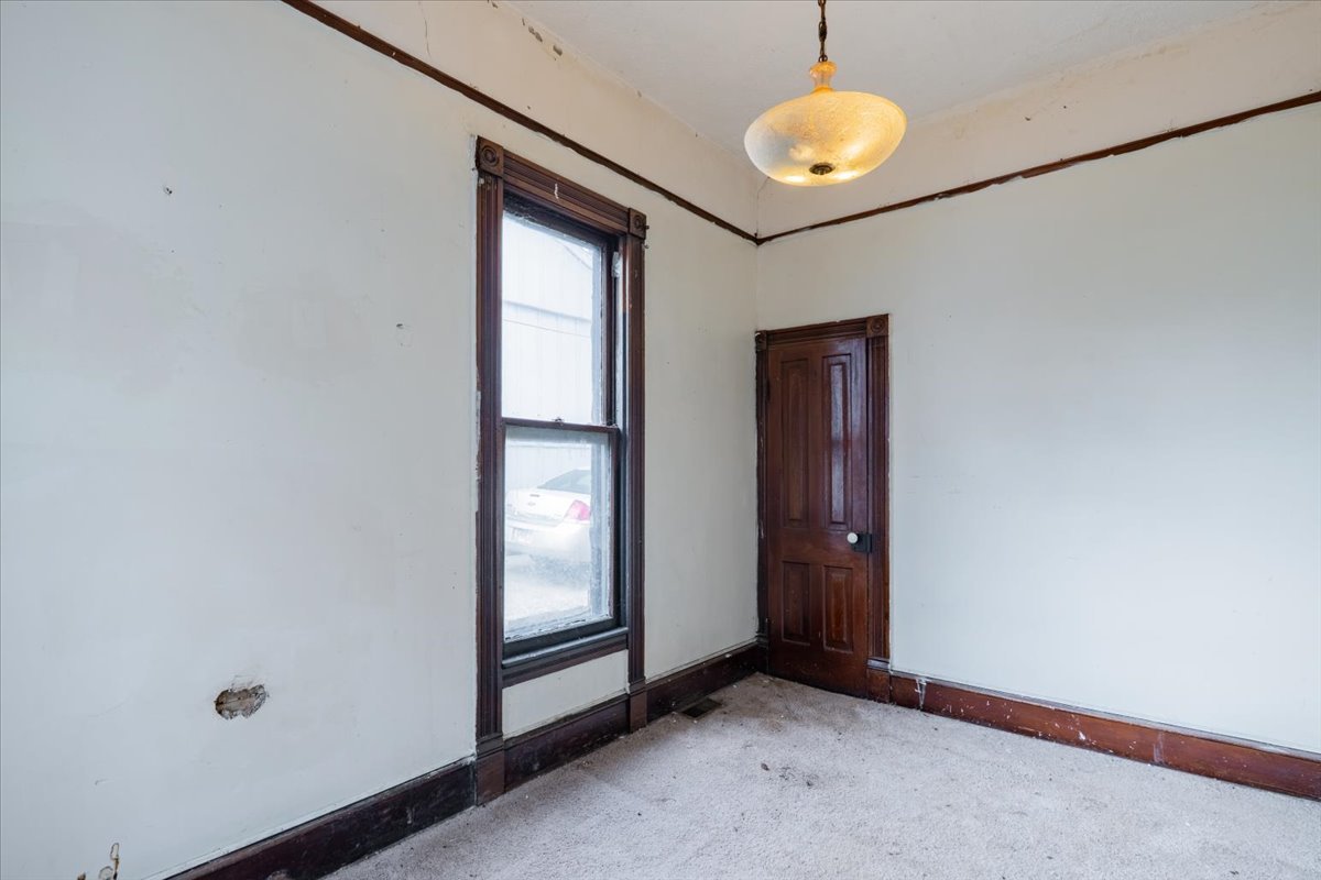 916 W Front Street, Bloomington, IL 61701