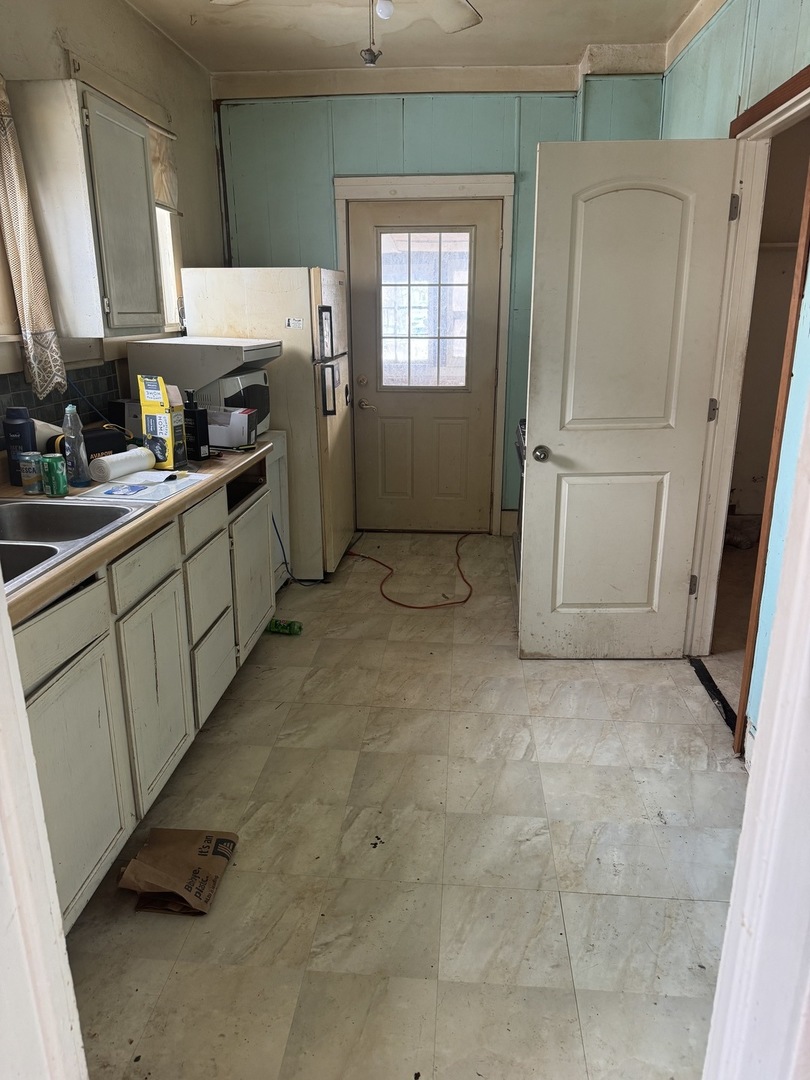 916 W Front Street, Bloomington, IL 61701