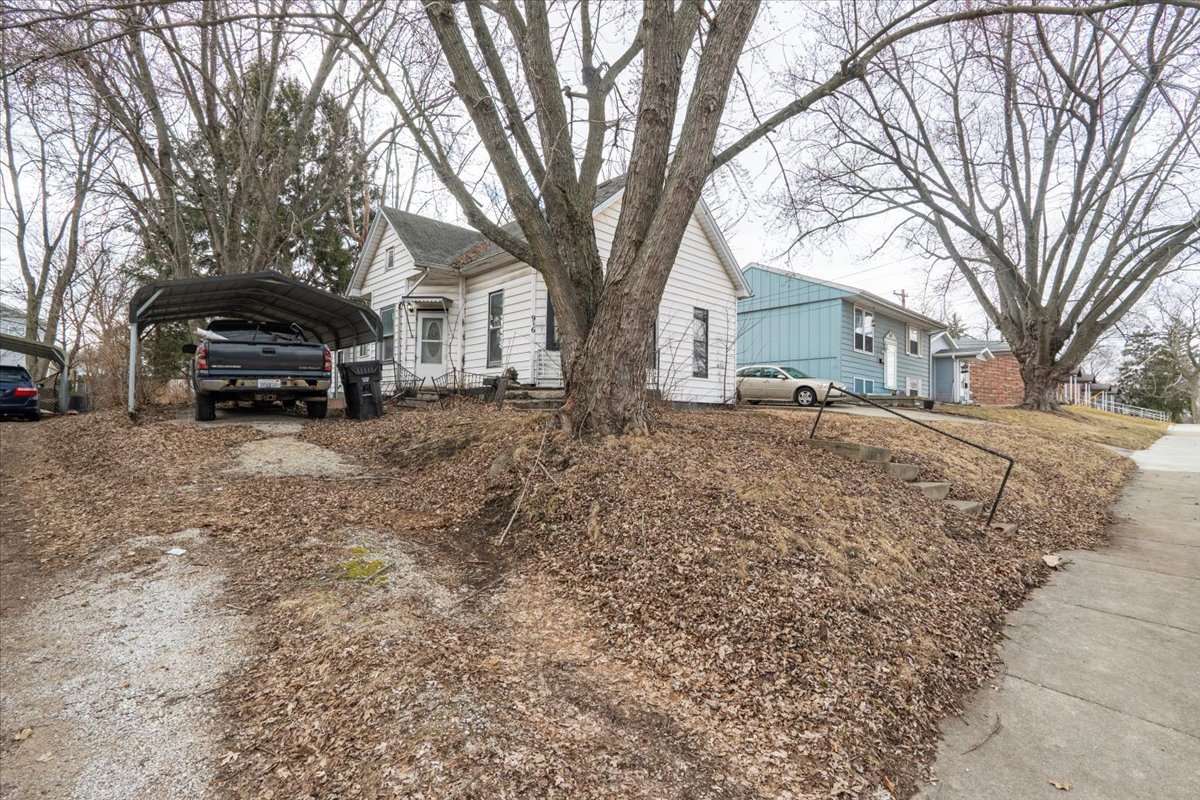 916 W Front Street, Bloomington, IL 61701