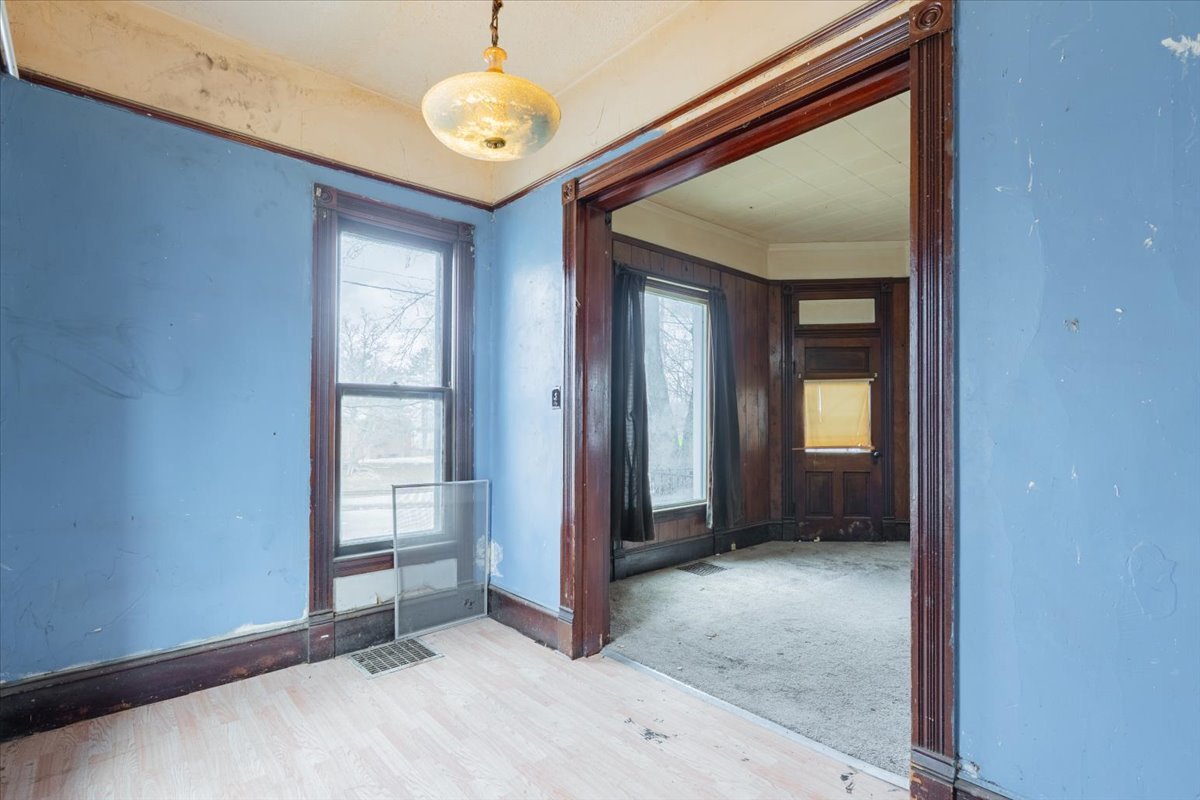 916 W Front Street, Bloomington, IL 61701