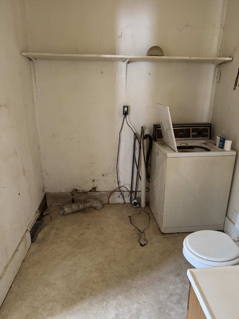 916 W Front Street, Bloomington, IL 61701