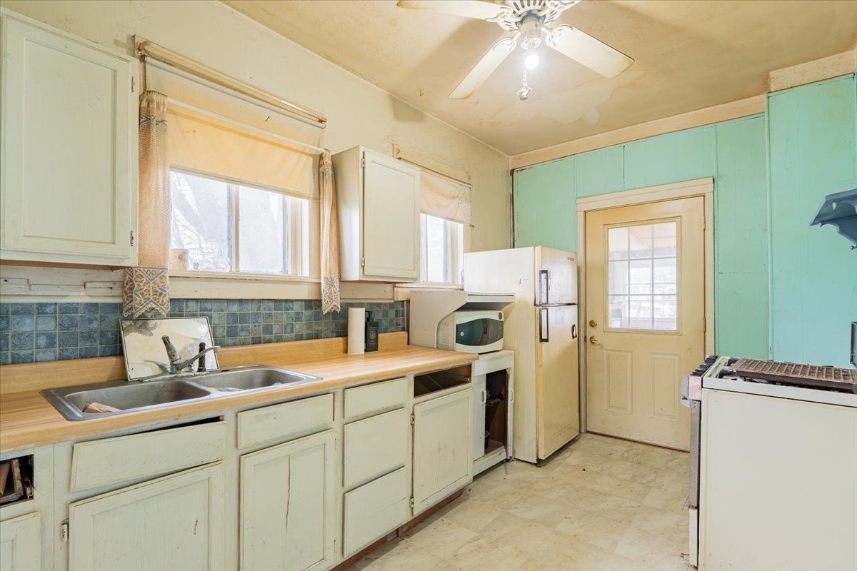 916 W Front Street, Bloomington, IL 61701