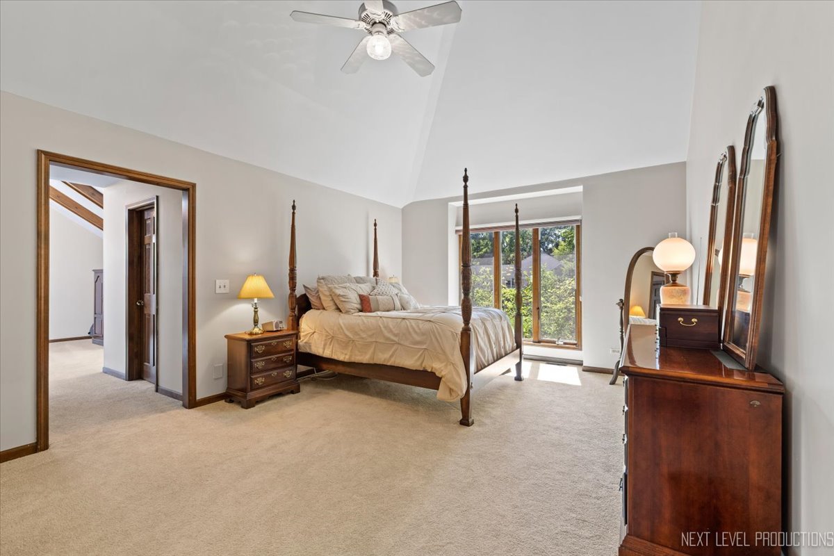 2575 River Woods Drive, Naperville, IL 60565