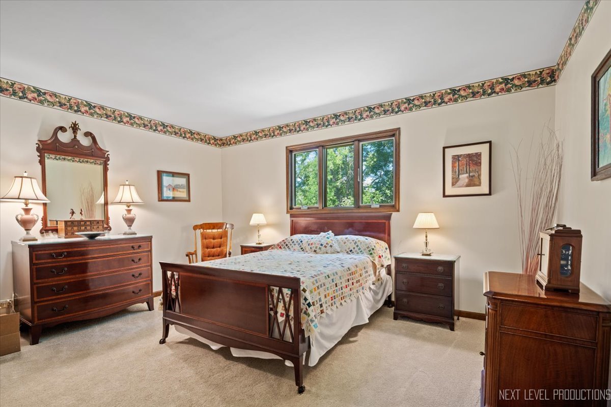 2575 River Woods Drive, Naperville, IL 60565