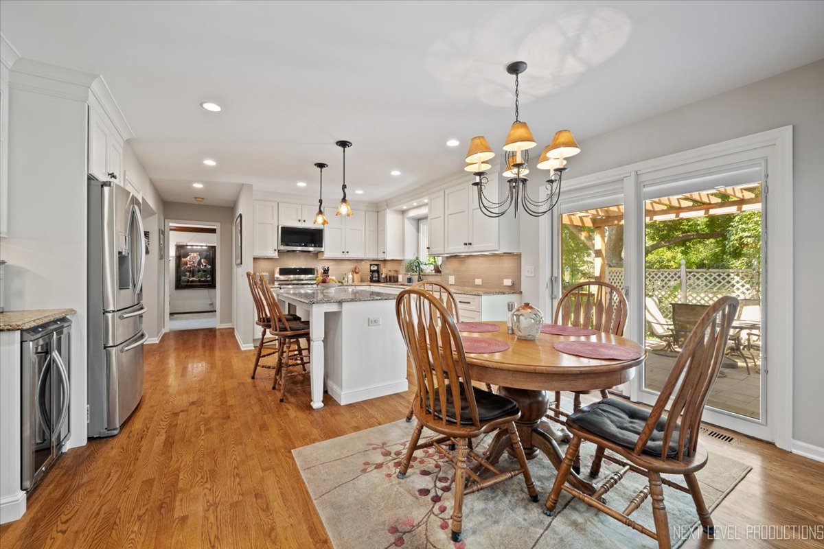 2575 River Woods Drive, Naperville, IL 60565