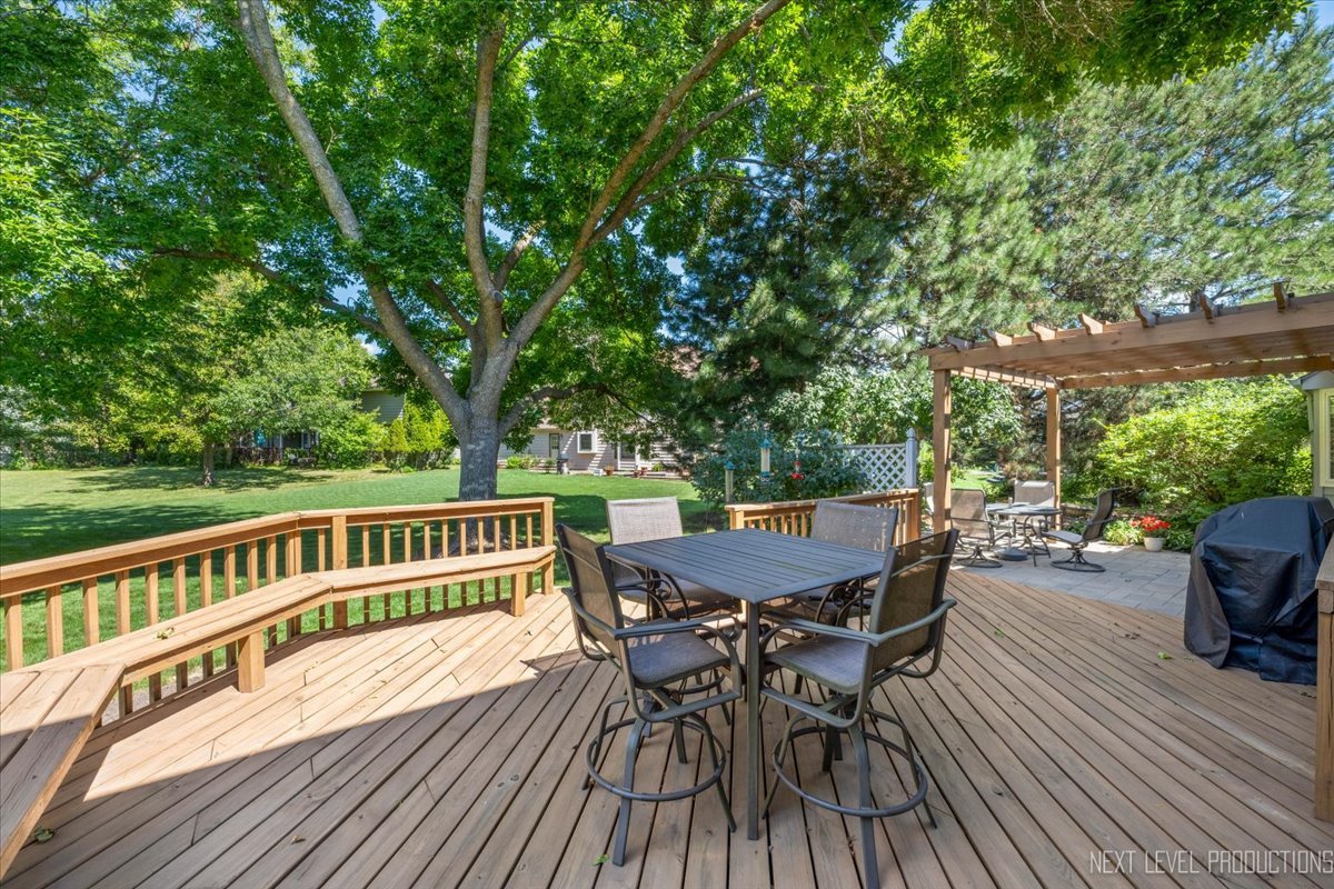 2575 River Woods Drive, Naperville, IL 60565