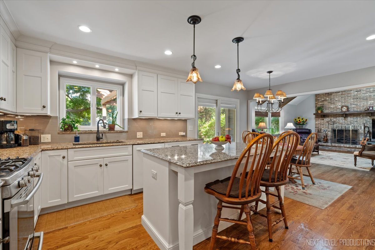 2575 River Woods Drive, Naperville, IL 60565