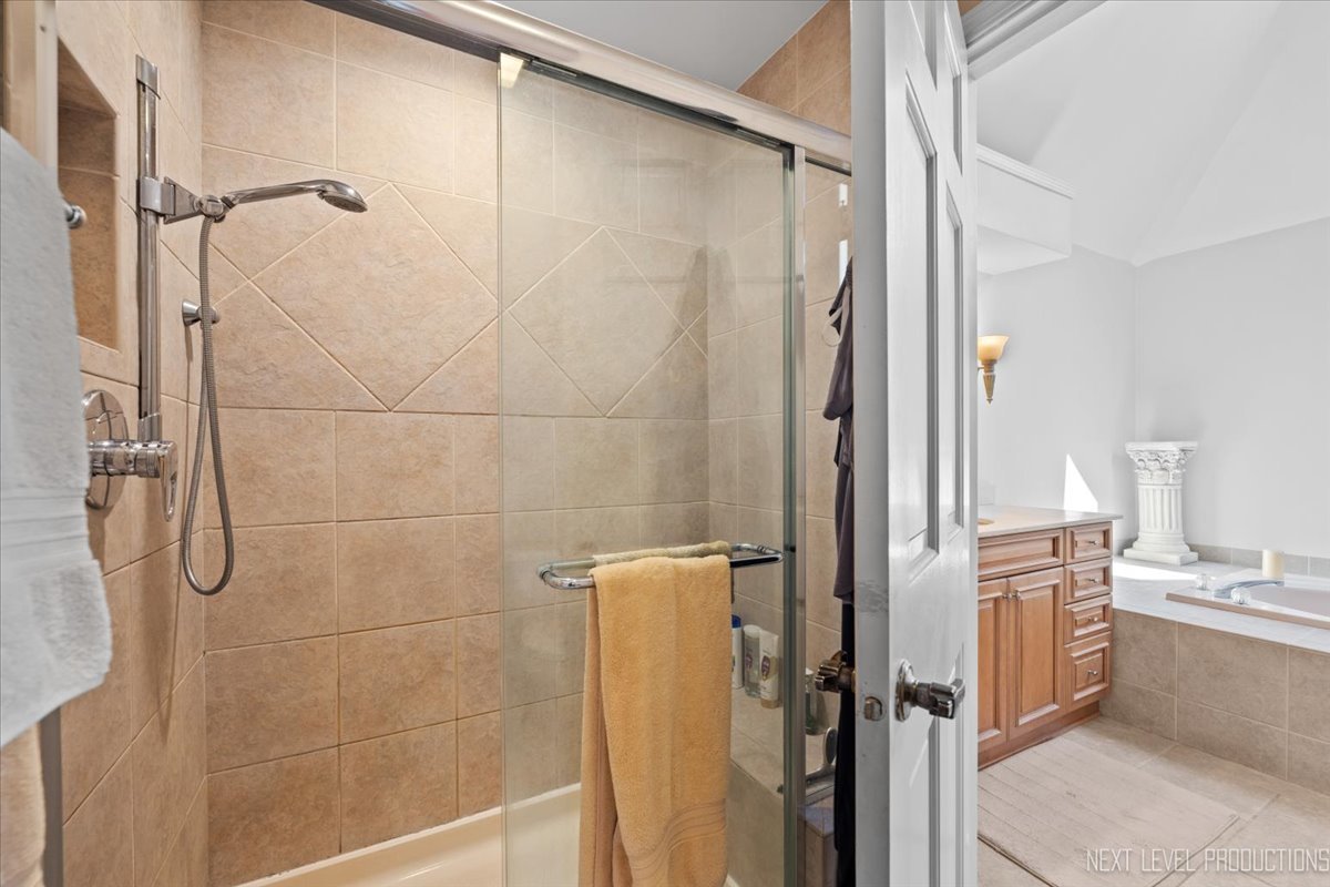 2575 River Woods Drive, Naperville, IL 60565