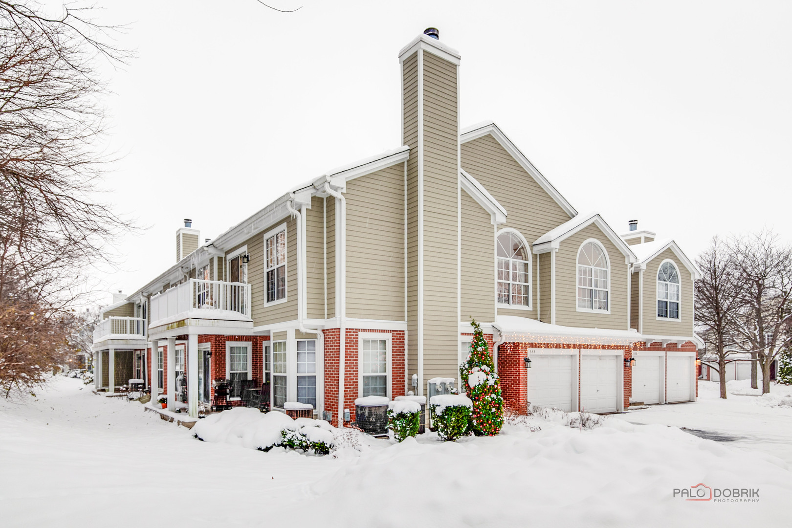 686 Grosse Pointe Circle, Vernon Hills, IL 60061