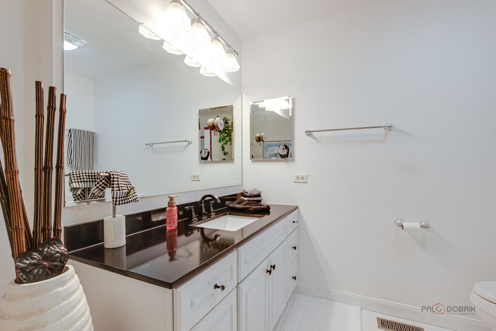 686 Grosse Pointe Circle, Vernon Hills, IL 60061