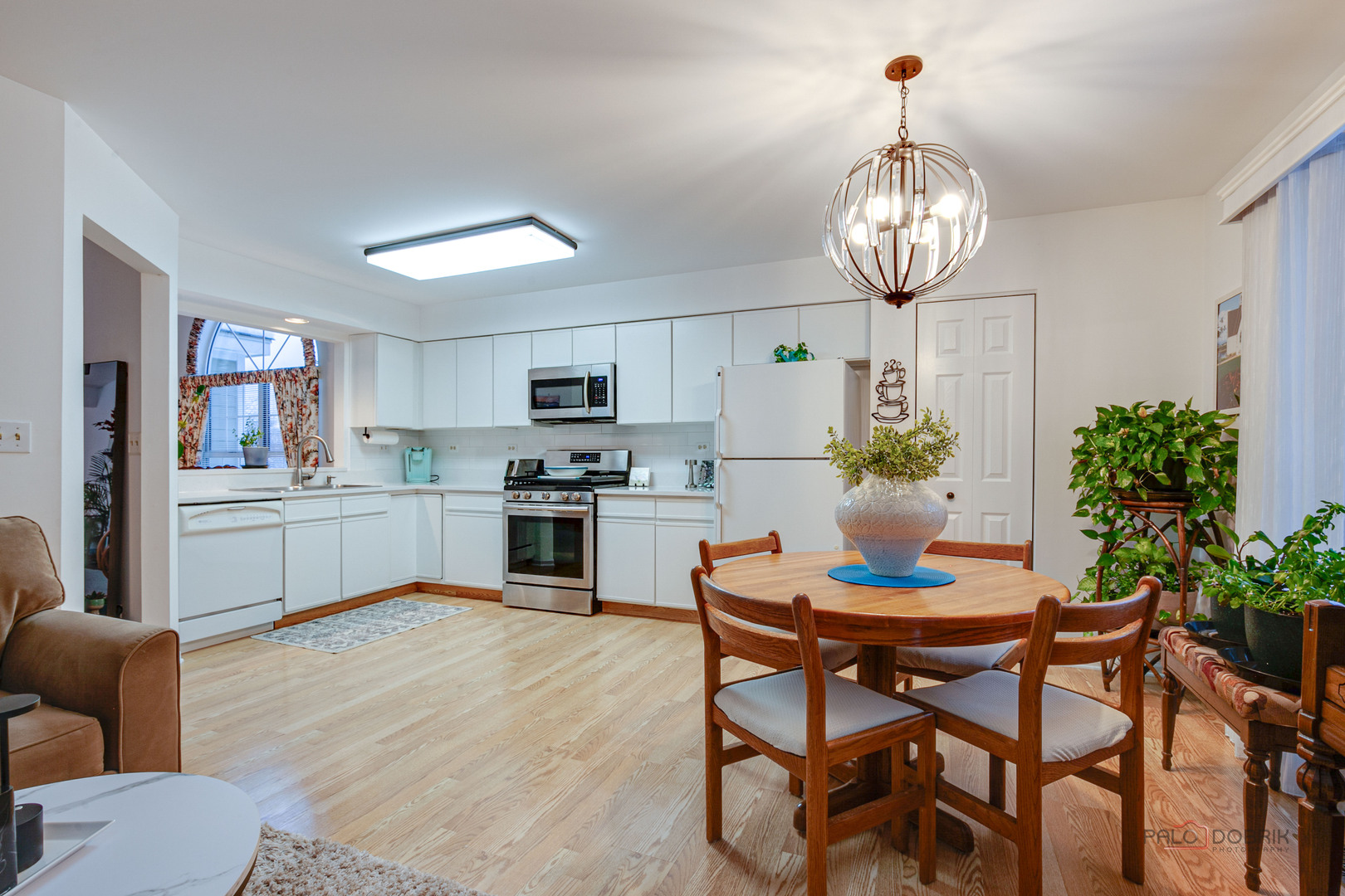 686 Grosse Pointe Circle, Vernon Hills, IL 60061