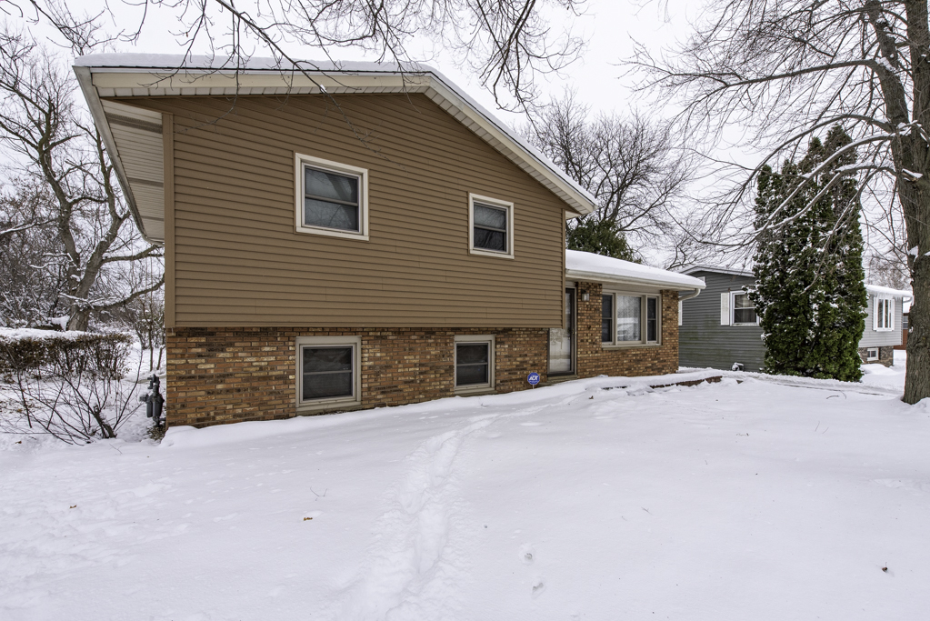 4004 Gregory Drive, Zion, IL 60099