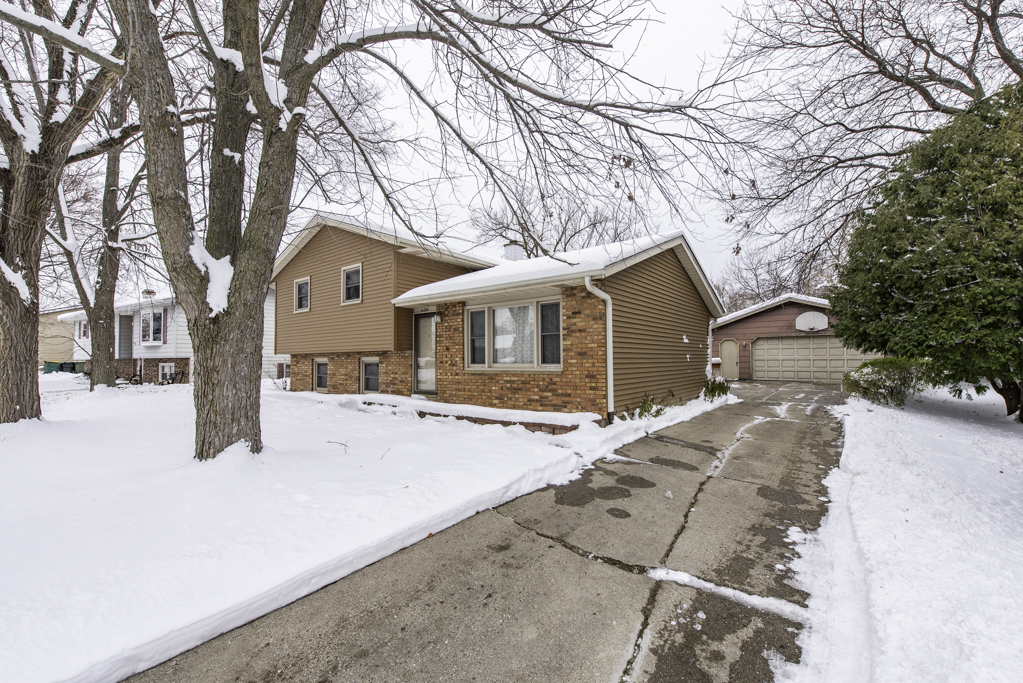 4004 Gregory Drive, Zion, IL 60099