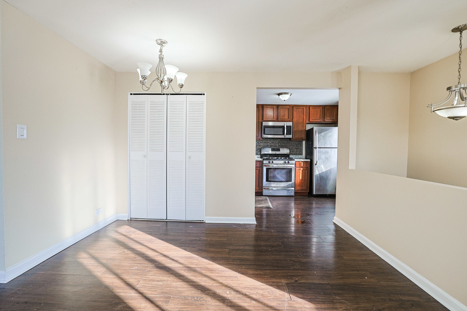 107 TONSET Court #107, Schaumburg, IL 60193