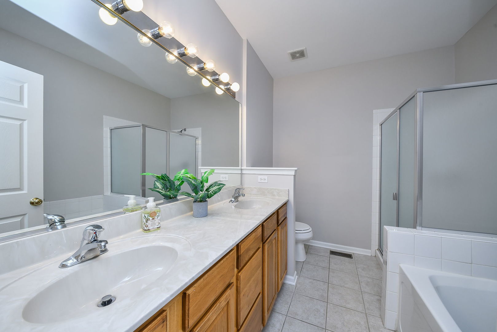 141 River Mist Drive, Oswego, IL 60543