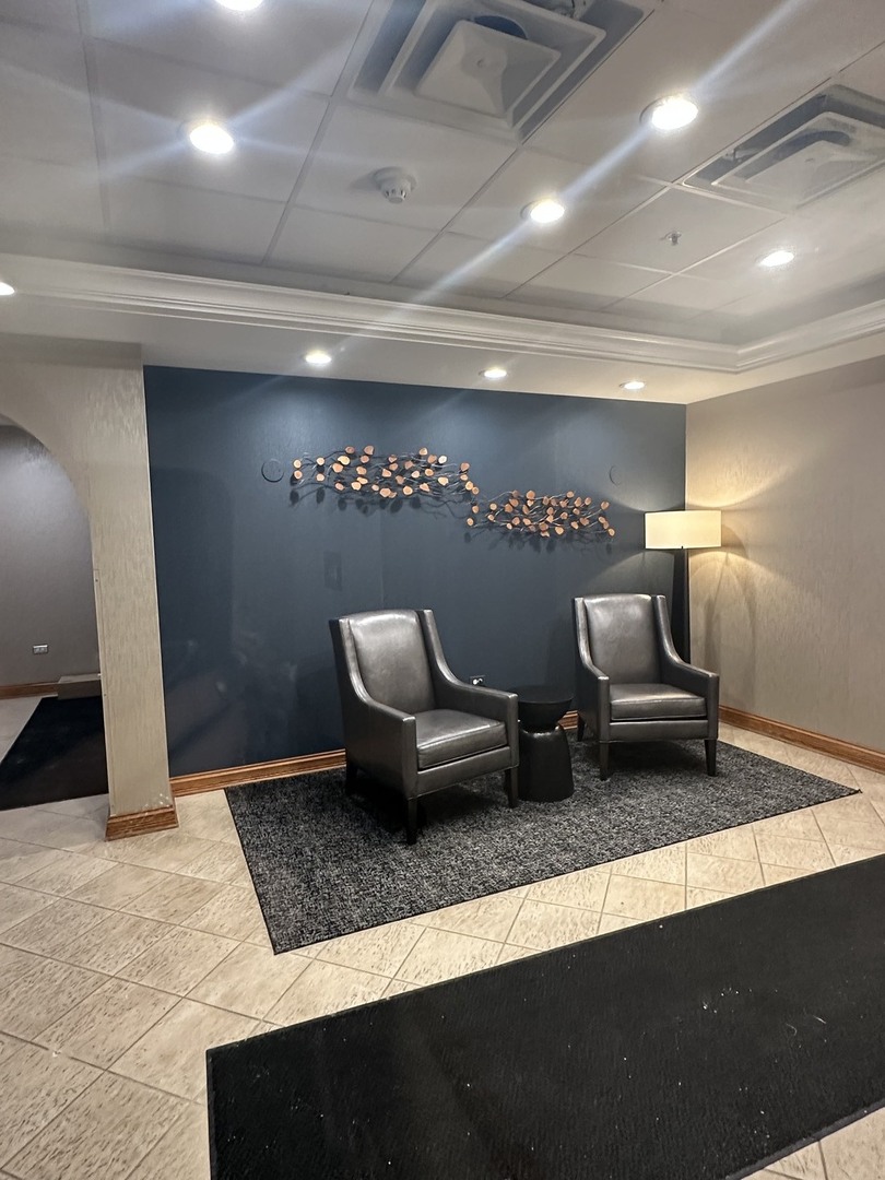 5105 W MADISON Street #1-206, Skokie, IL 60077