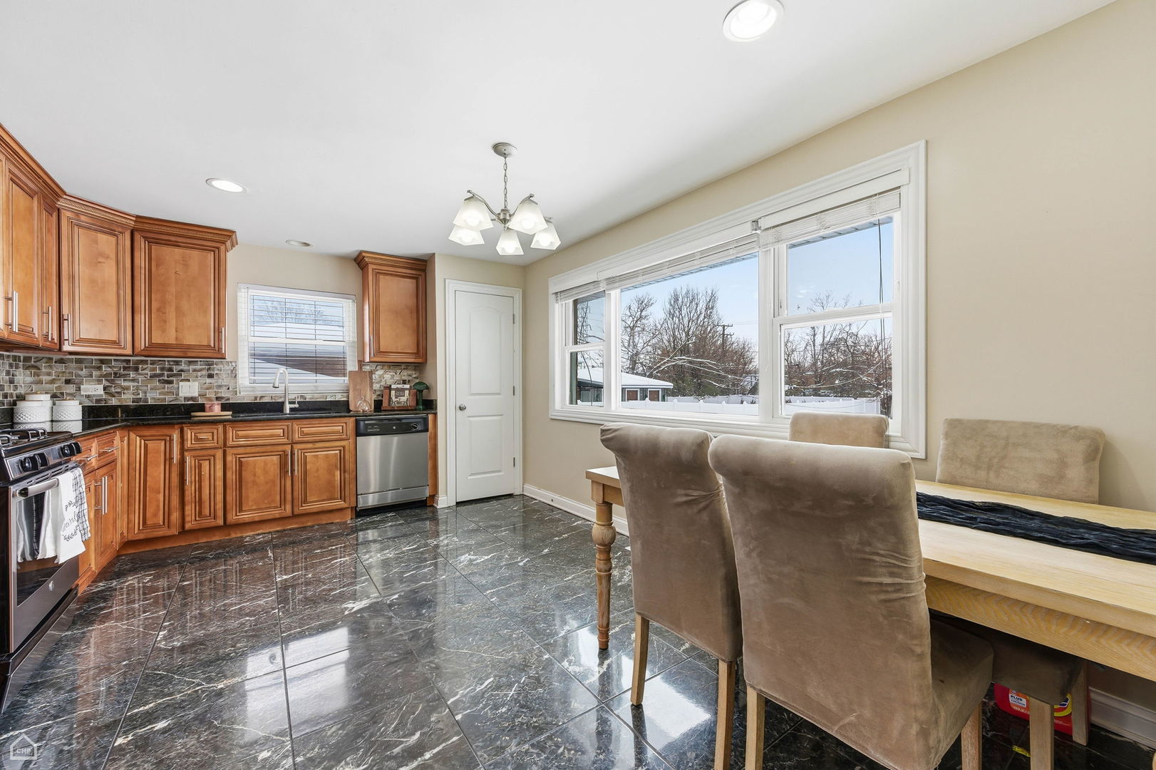 7811 W 102nd Street, Palos Hills, IL 60465