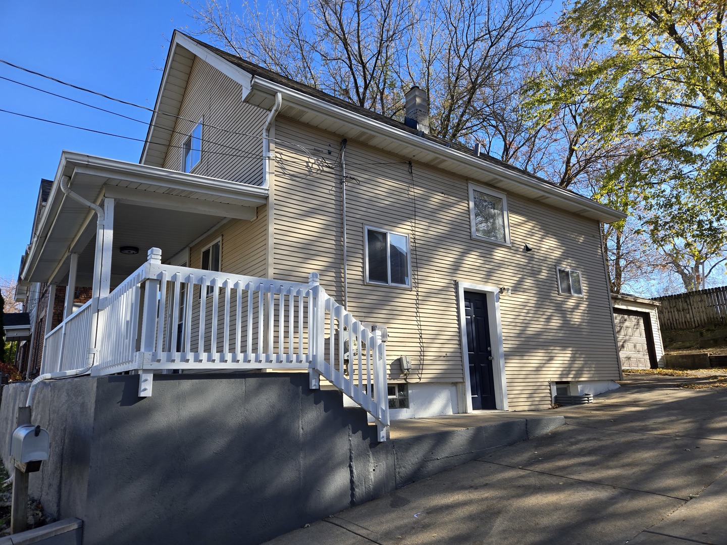 324 Rosewood Avenue, Aurora, IL 60505