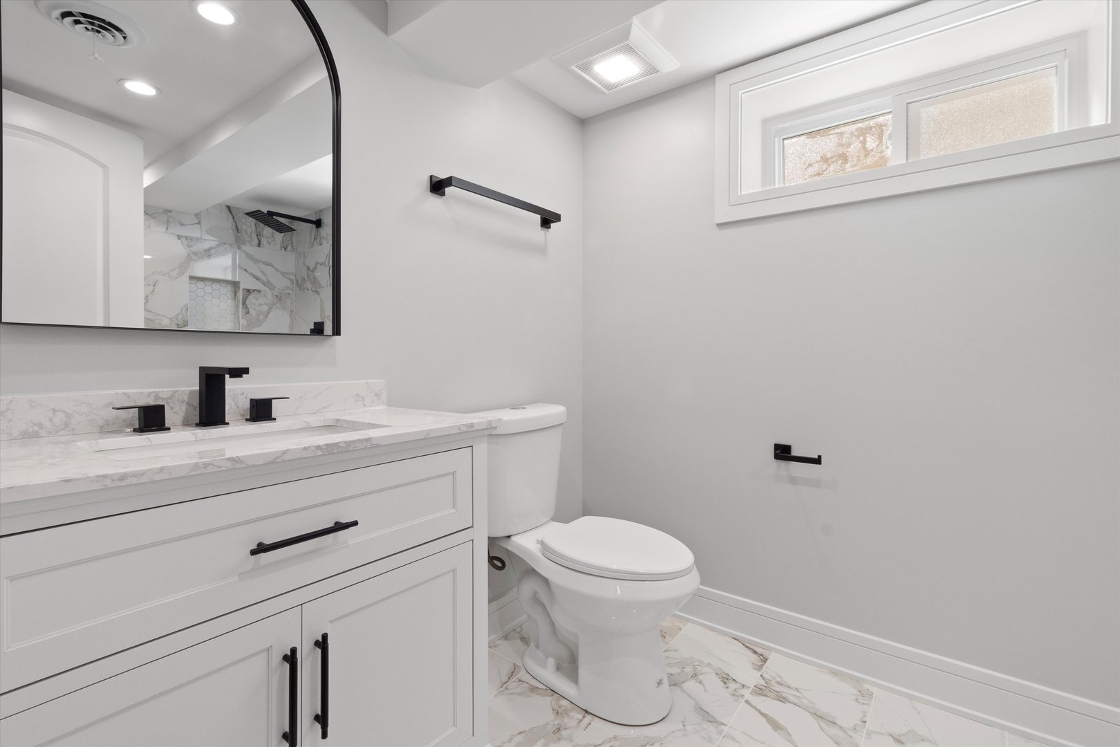 8804 S Fairfield Avenue, Evergreen Park, IL 60805