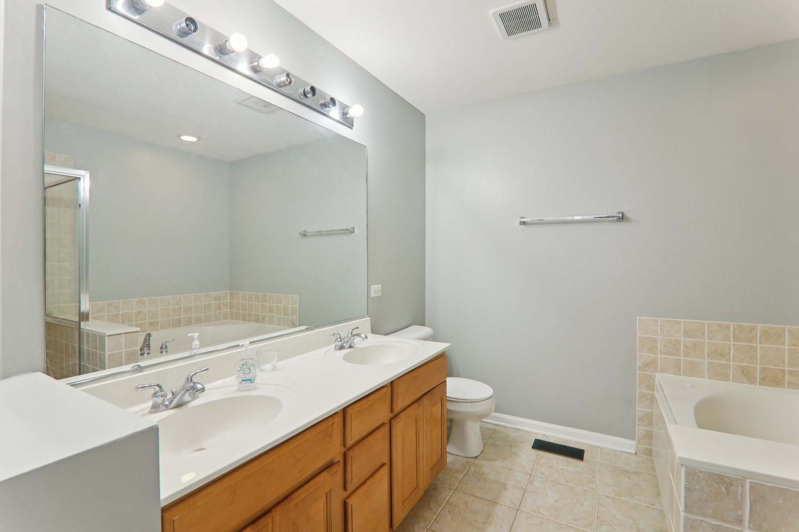 1816 Kelberg Avenue, Hoffman Estates, IL 60192