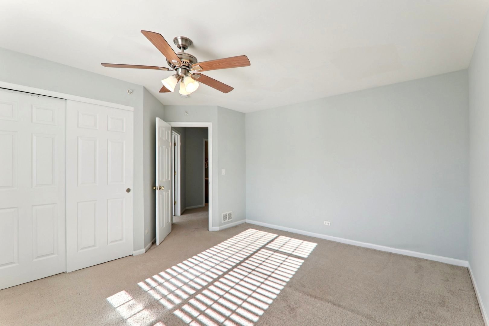 1816 Kelberg Avenue, Hoffman Estates, IL 60192