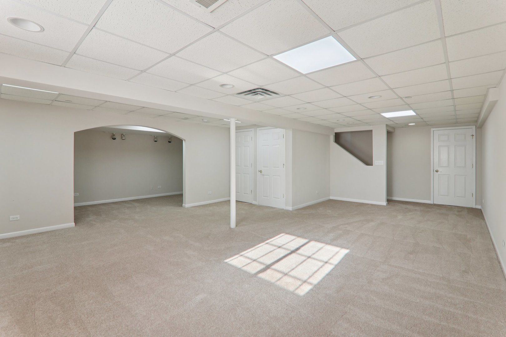 1816 Kelberg Avenue, Hoffman Estates, IL 60192