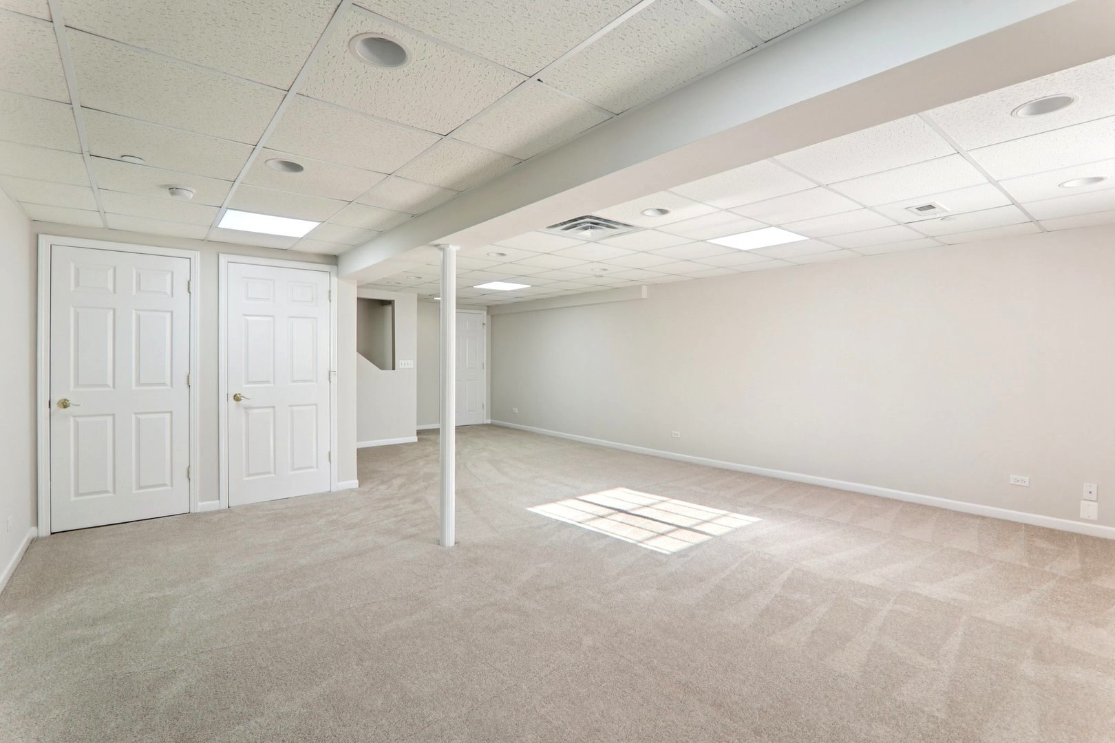 1816 Kelberg Avenue, Hoffman Estates, IL 60192