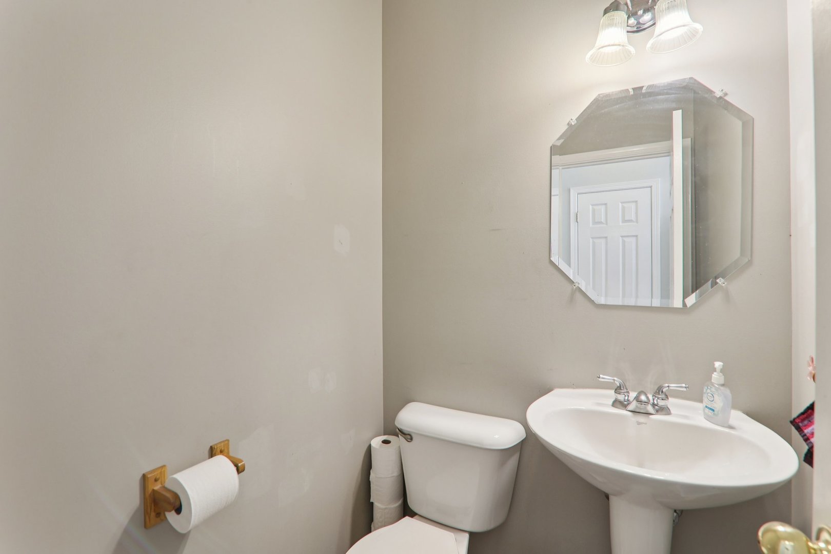 1816 Kelberg Avenue, Hoffman Estates, IL 60192