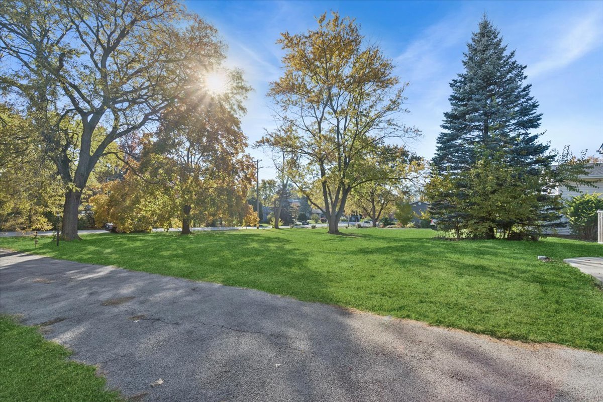 26W250 Case Street, Naperville, IL 60563