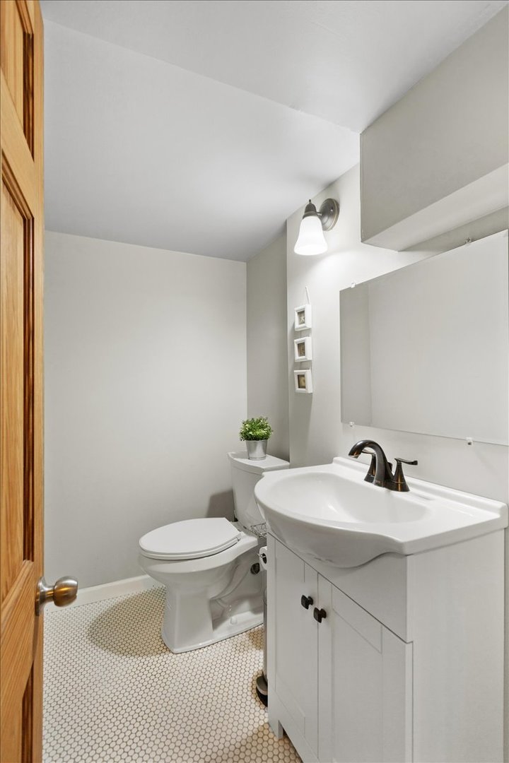 26W250 Case Street, Naperville, IL 60563