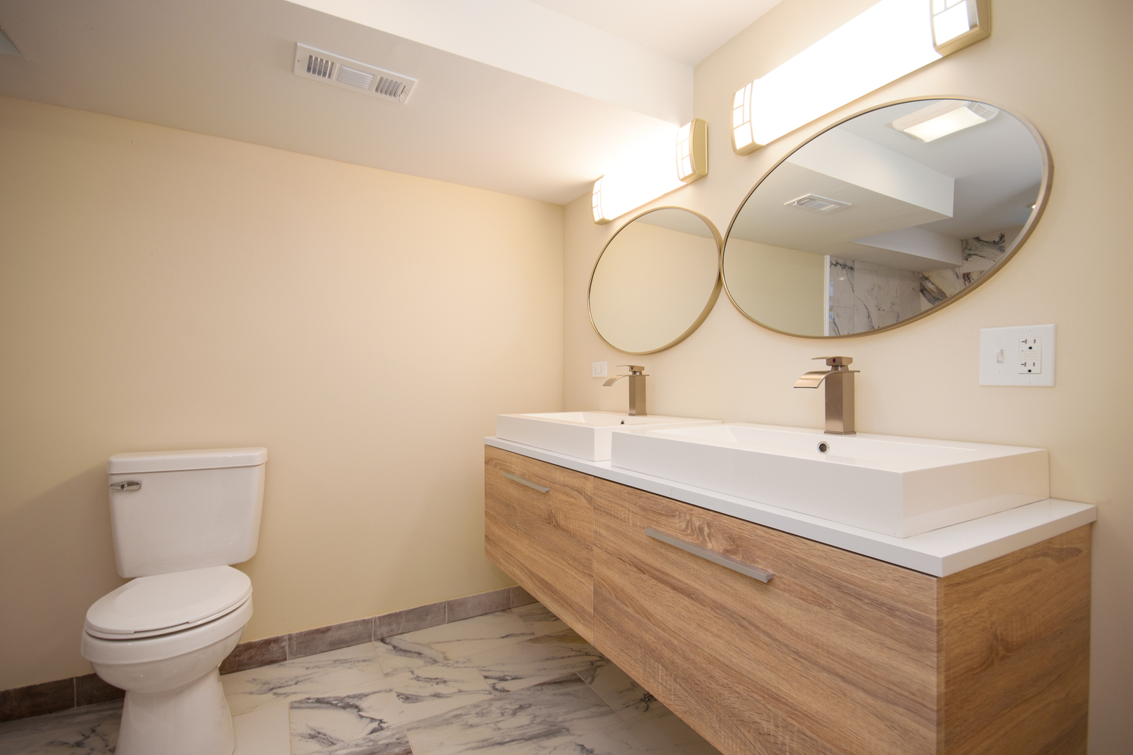 7953 S Wentworth Avenue, Chicago, IL 60620