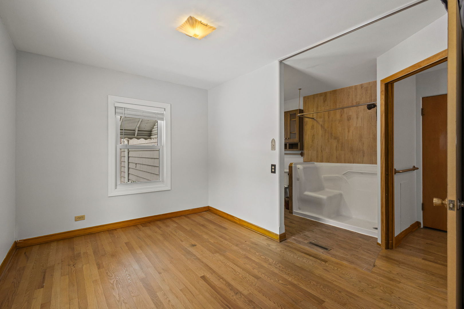 7824 W 66th Place, Bedford Park, IL 60501