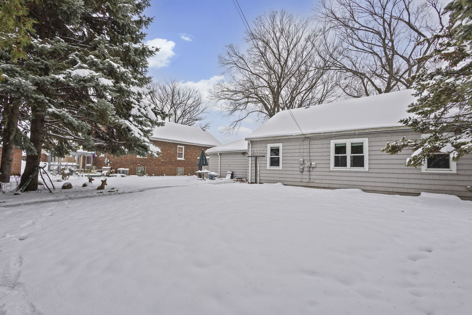 7824 W 66th Place, Bedford Park, IL 60501