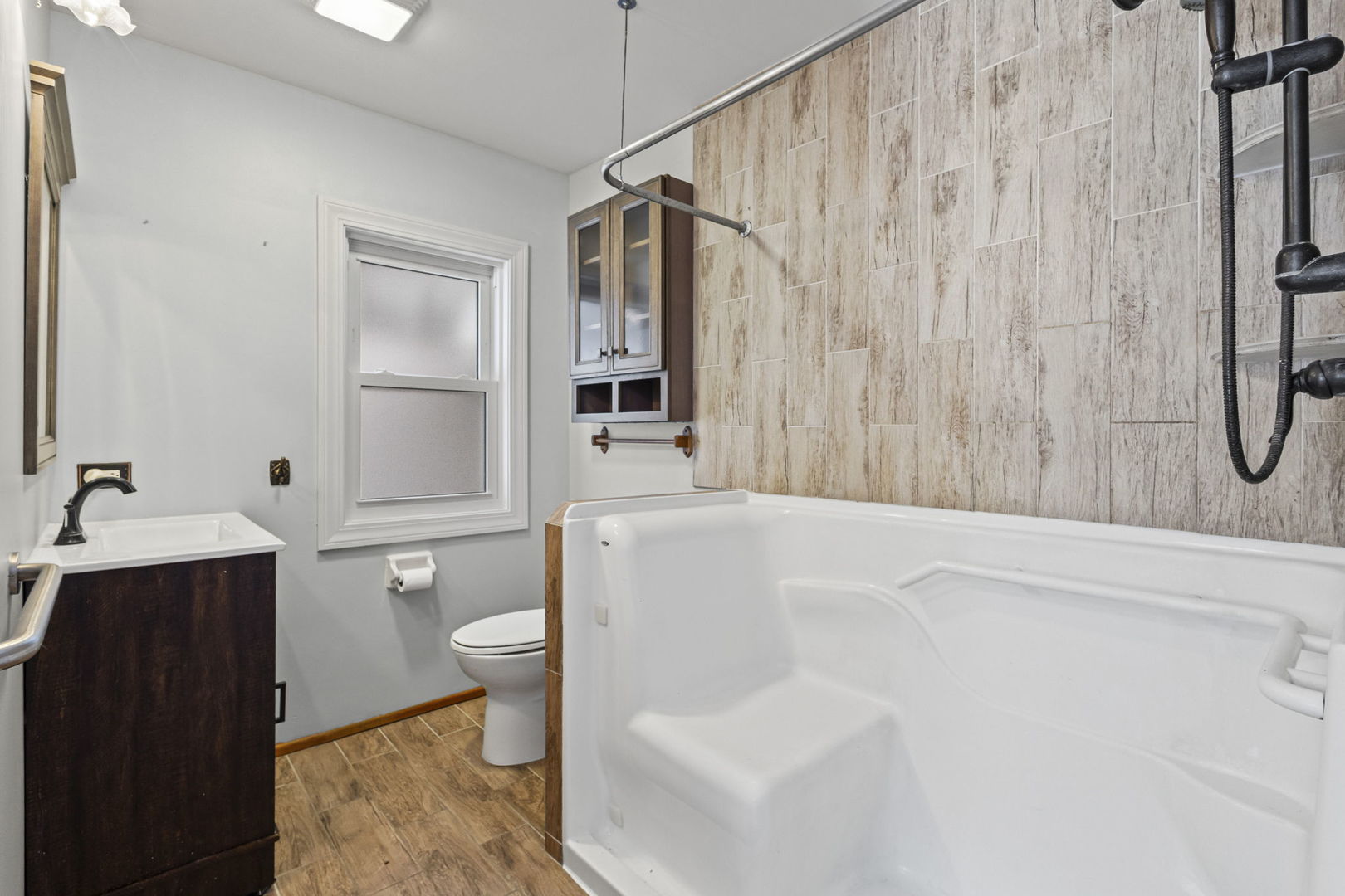 7824 W 66th Place, Bedford Park, IL 60501