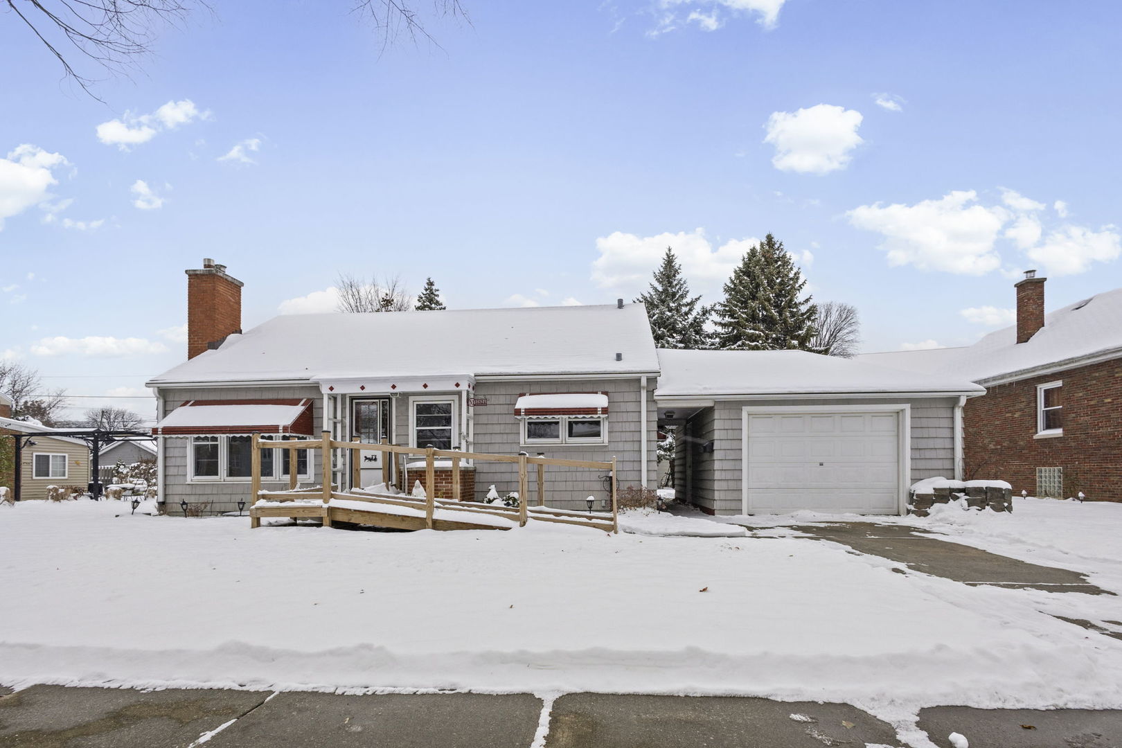 7824 W 66th Place, Bedford Park, IL 60501