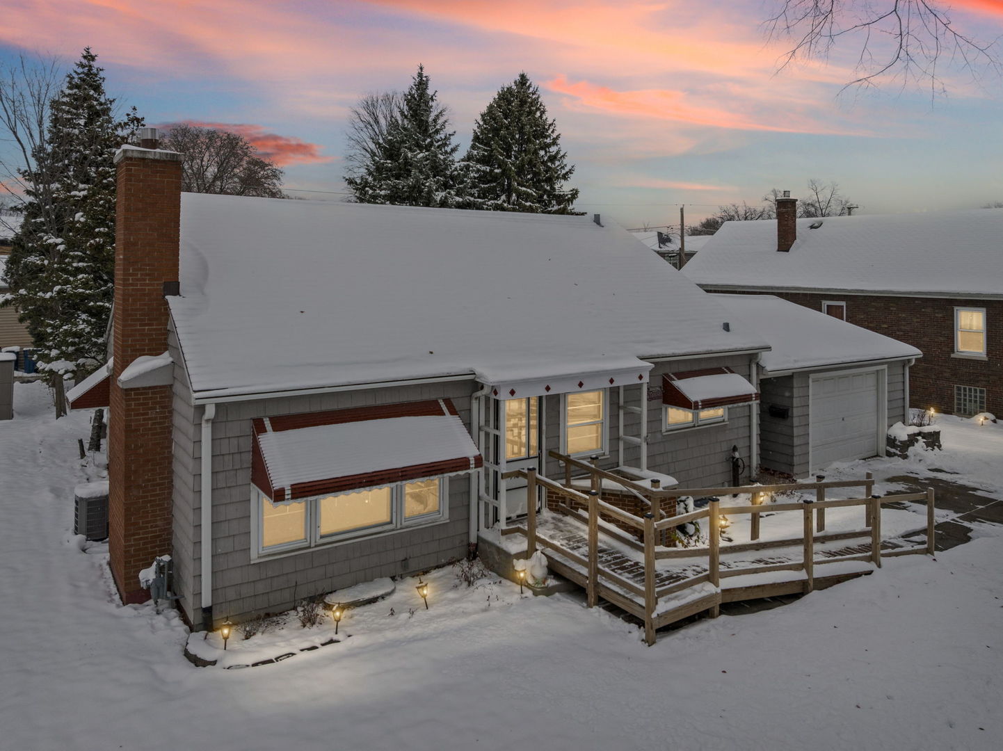 7824 W 66th Place, Bedford Park, IL 60501