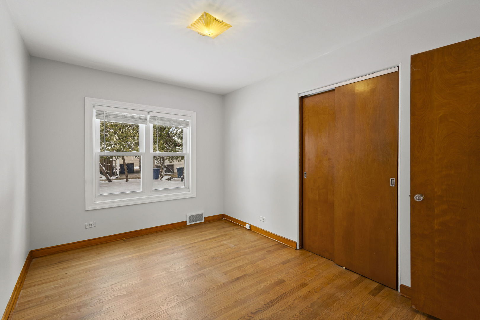 7824 W 66th Place, Bedford Park, IL 60501