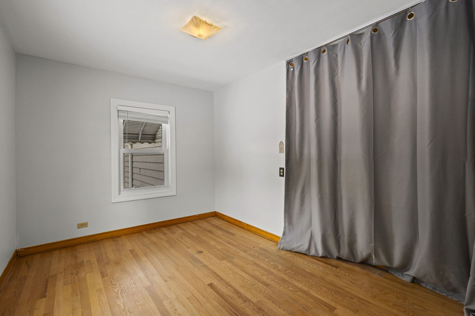 7824 W 66th Place, Bedford Park, IL 60501