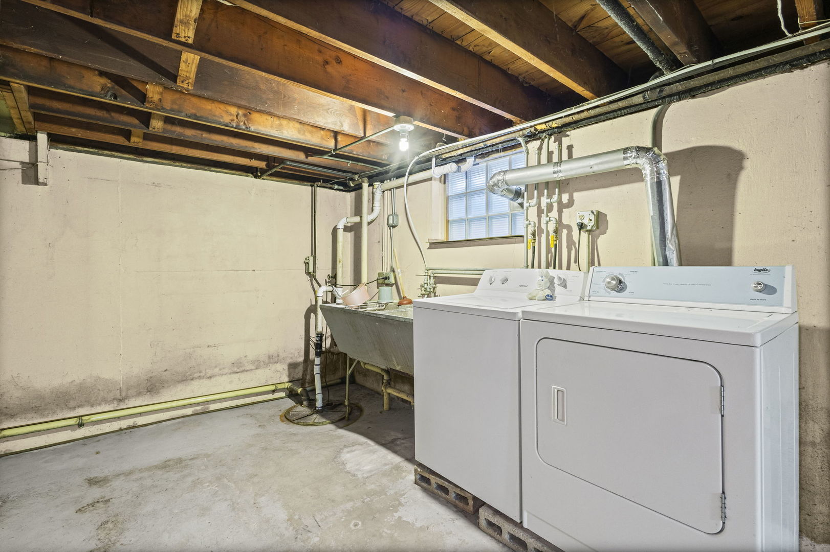 7824 W 66th Place, Bedford Park, IL 60501