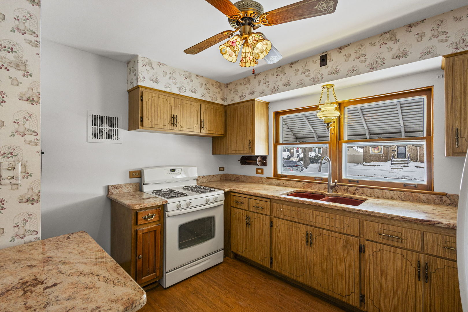 7824 W 66th Place, Bedford Park, IL 60501