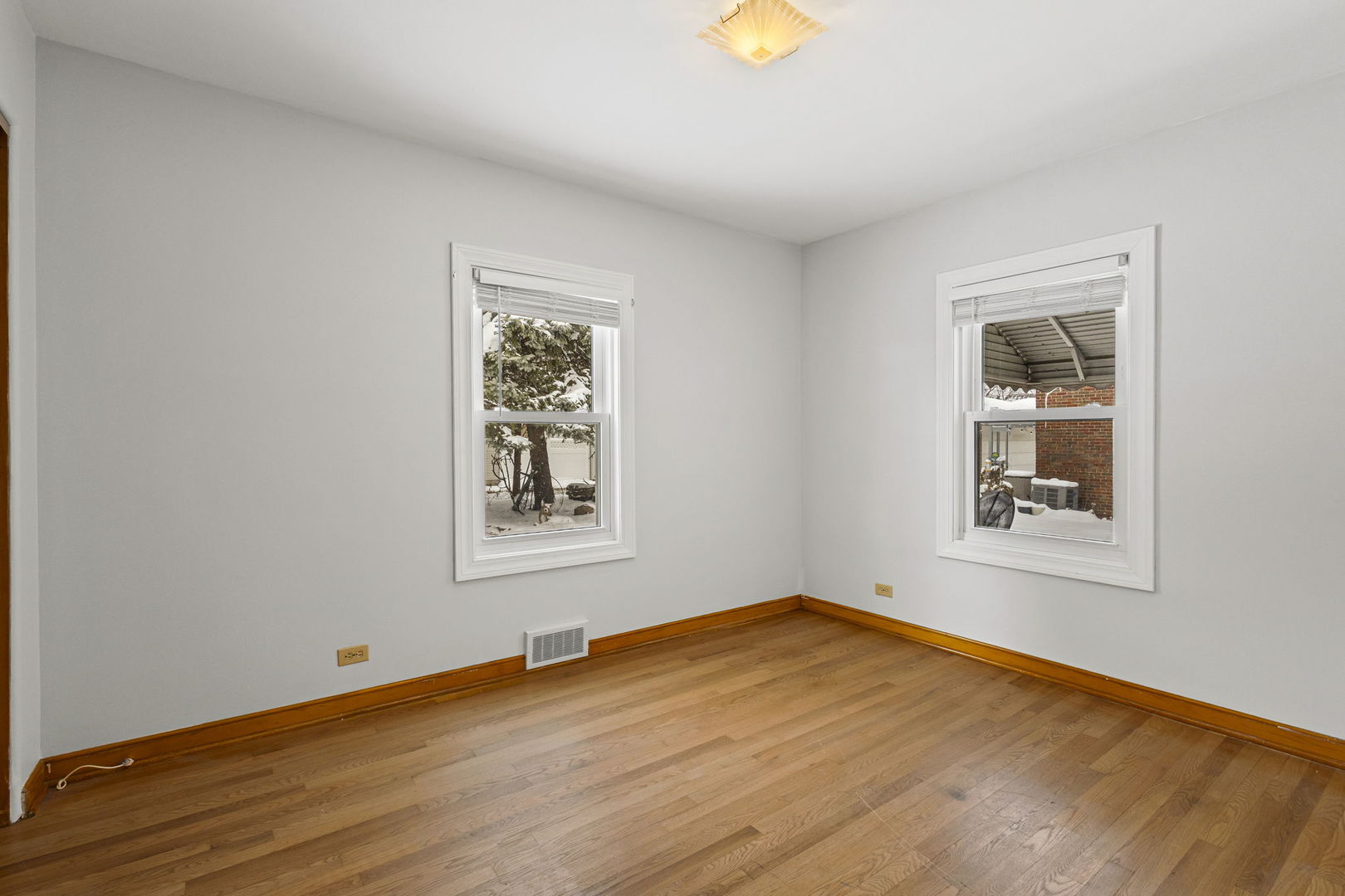 7824 W 66th Place, Bedford Park, IL 60501