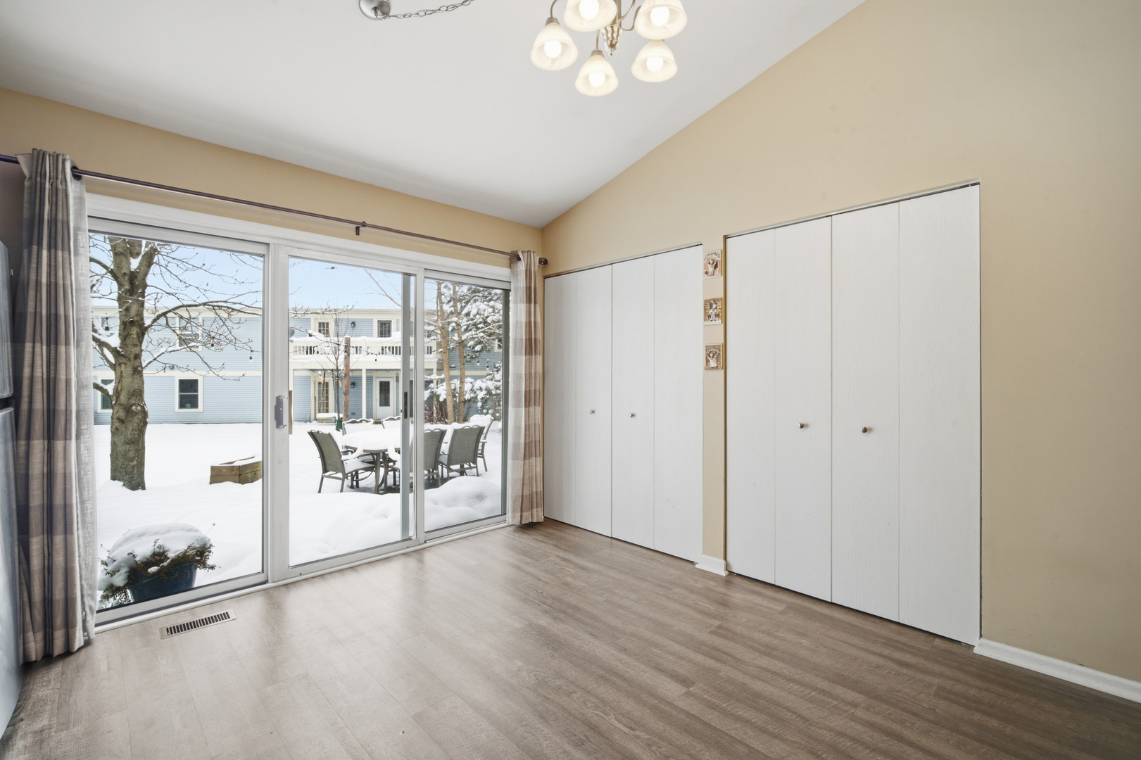 1264 Huntington Drive, Mundelein, IL 60060