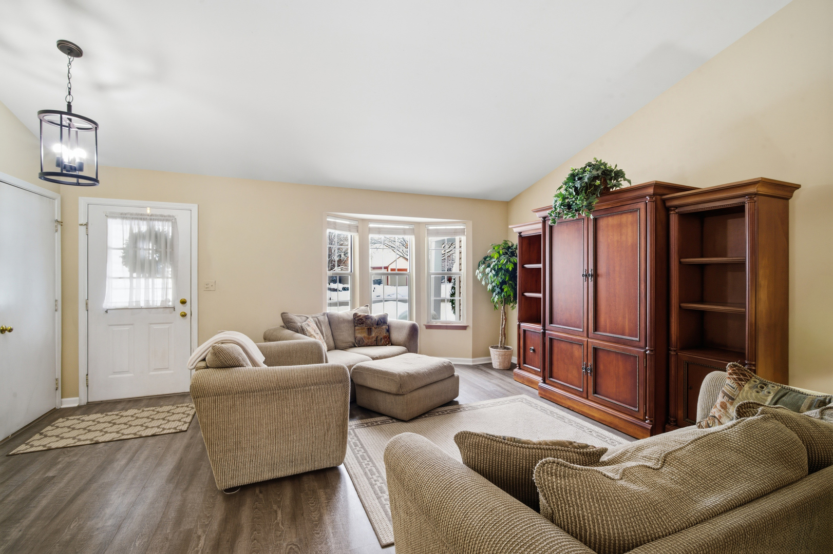 1264 Huntington Drive, Mundelein, IL 60060