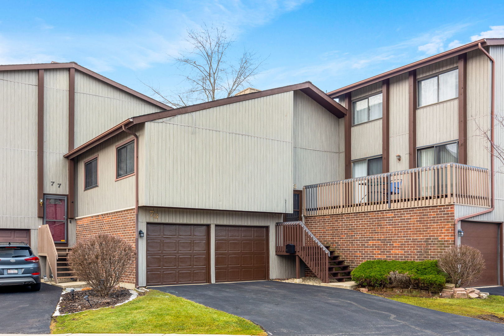 73 CENTURY Drive, Roselle, IL 60172