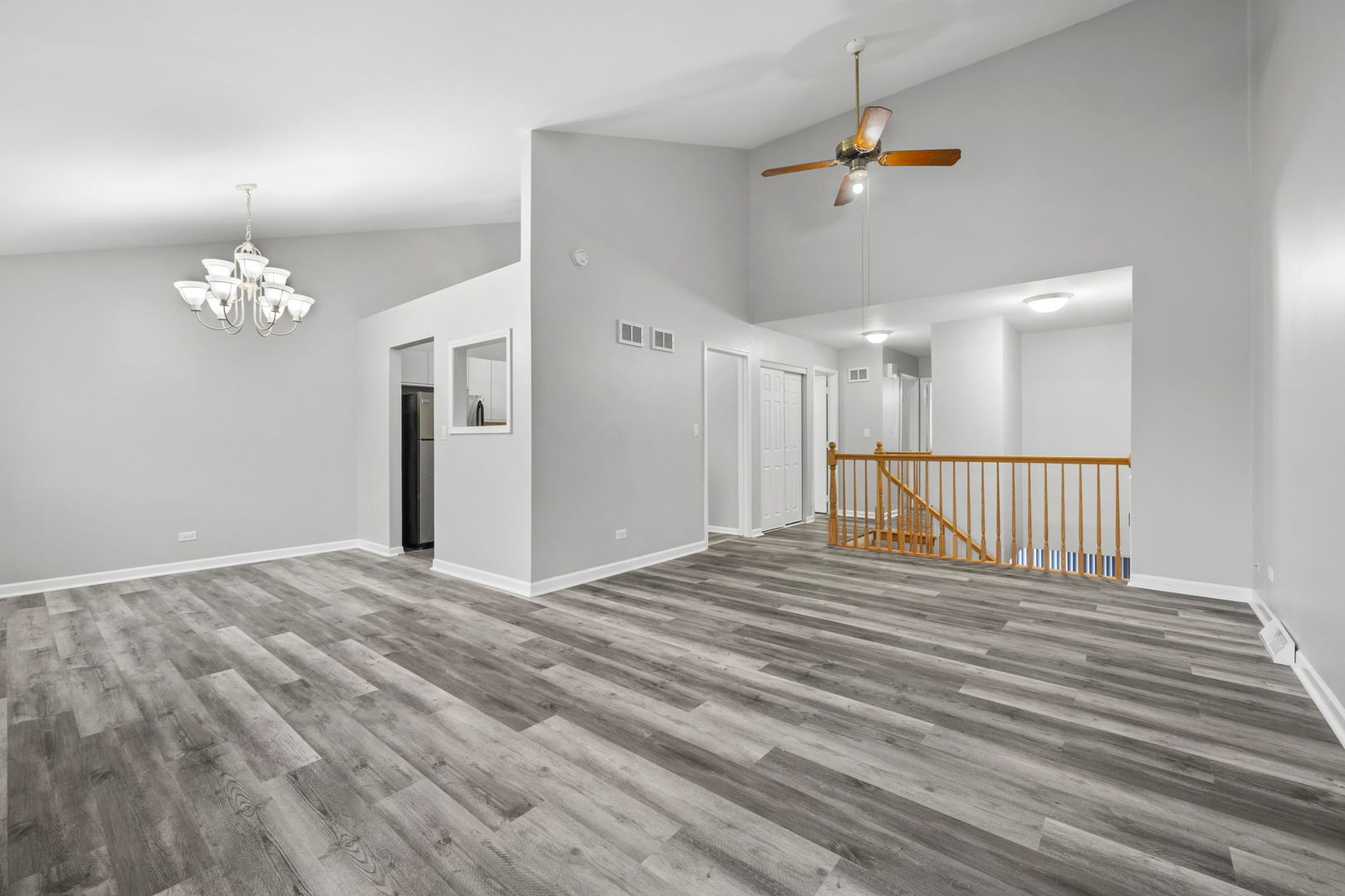 73 CENTURY Drive, Roselle, IL 60172