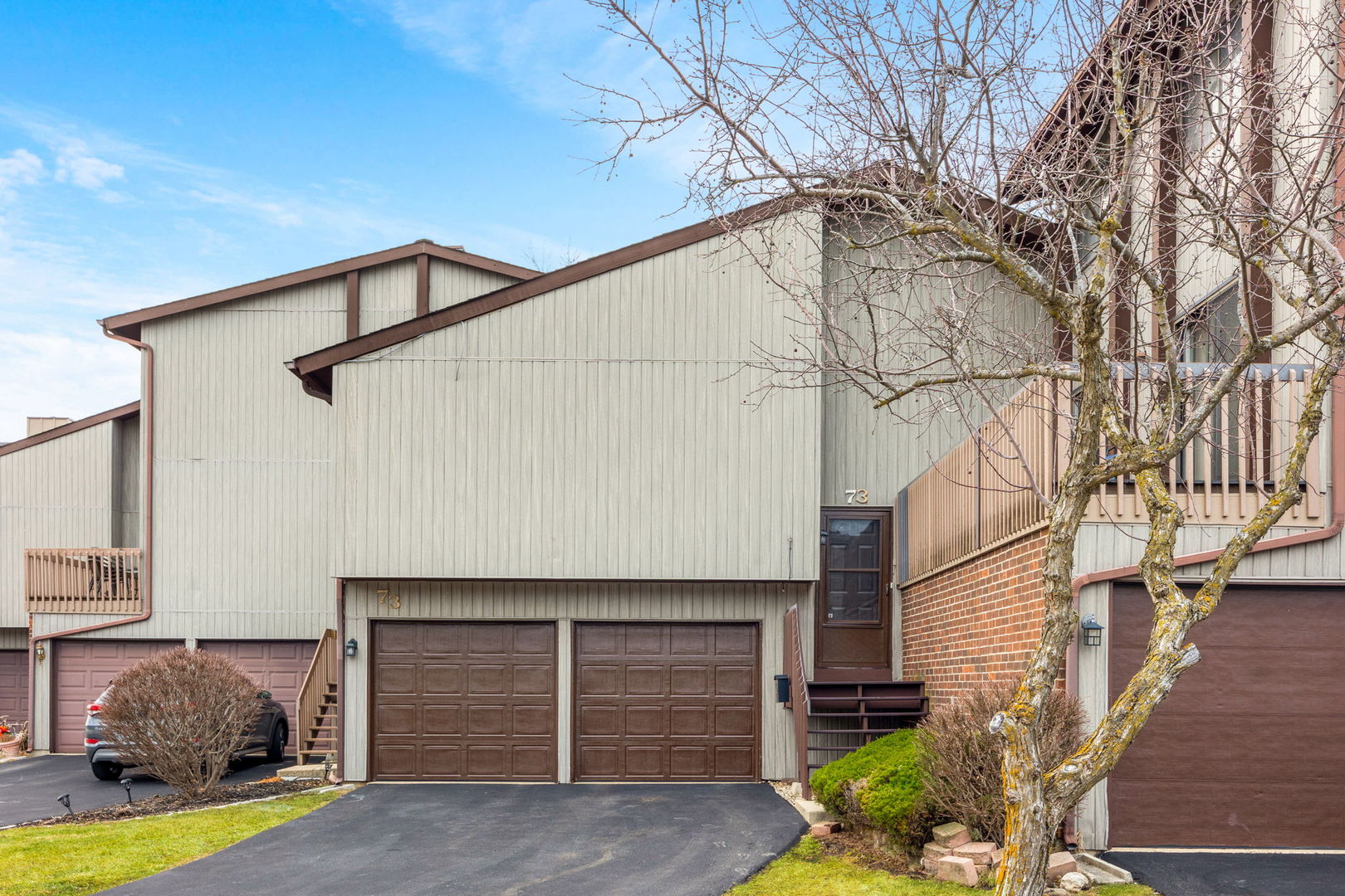 73 CENTURY Drive, Roselle, IL 60172