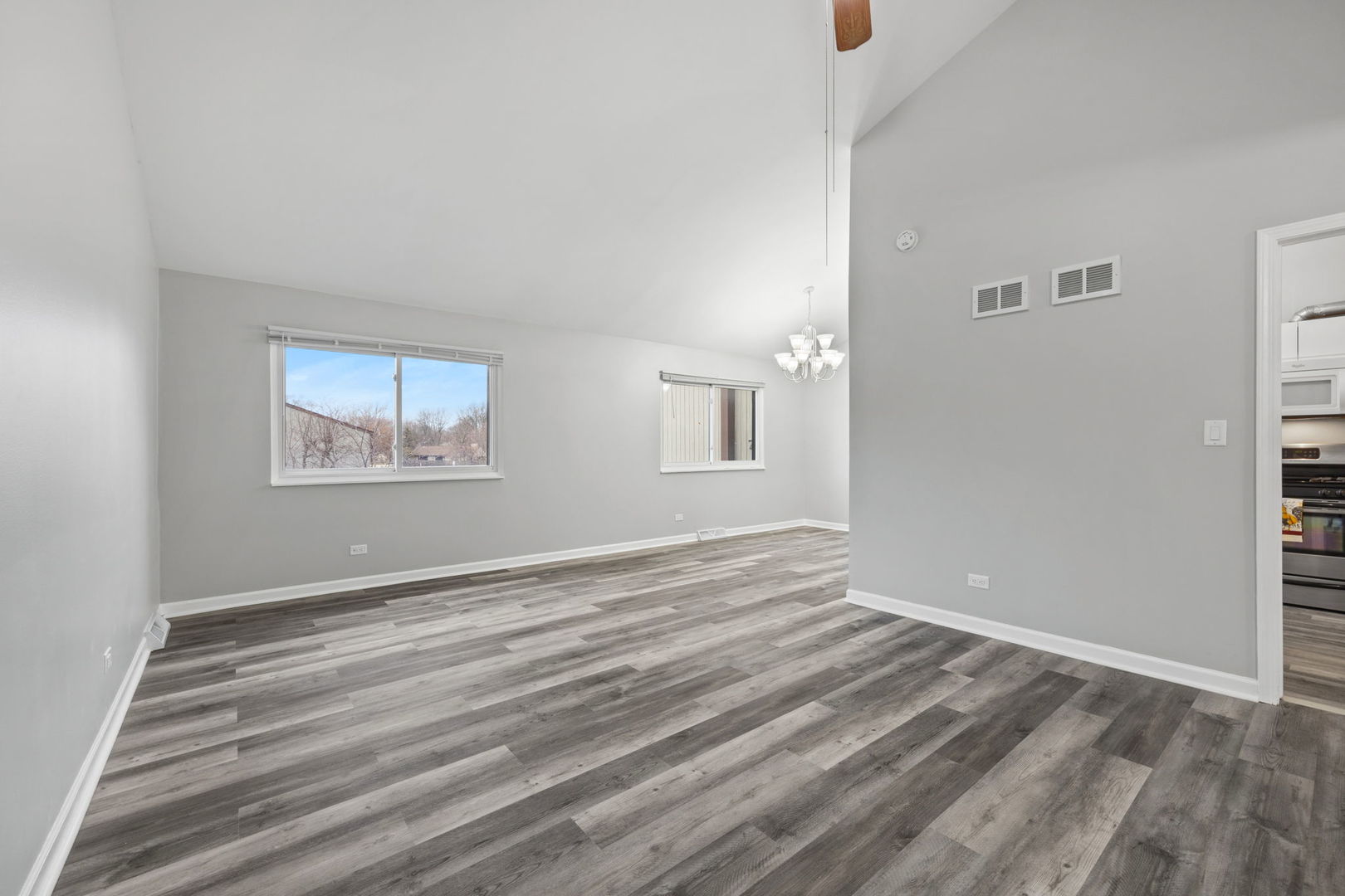 73 CENTURY Drive, Roselle, IL 60172