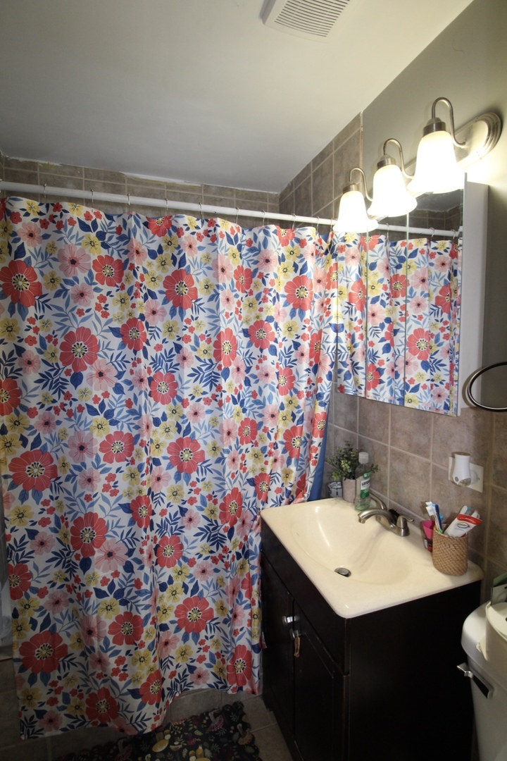 16637 Paulina Street, Markham, IL 60428