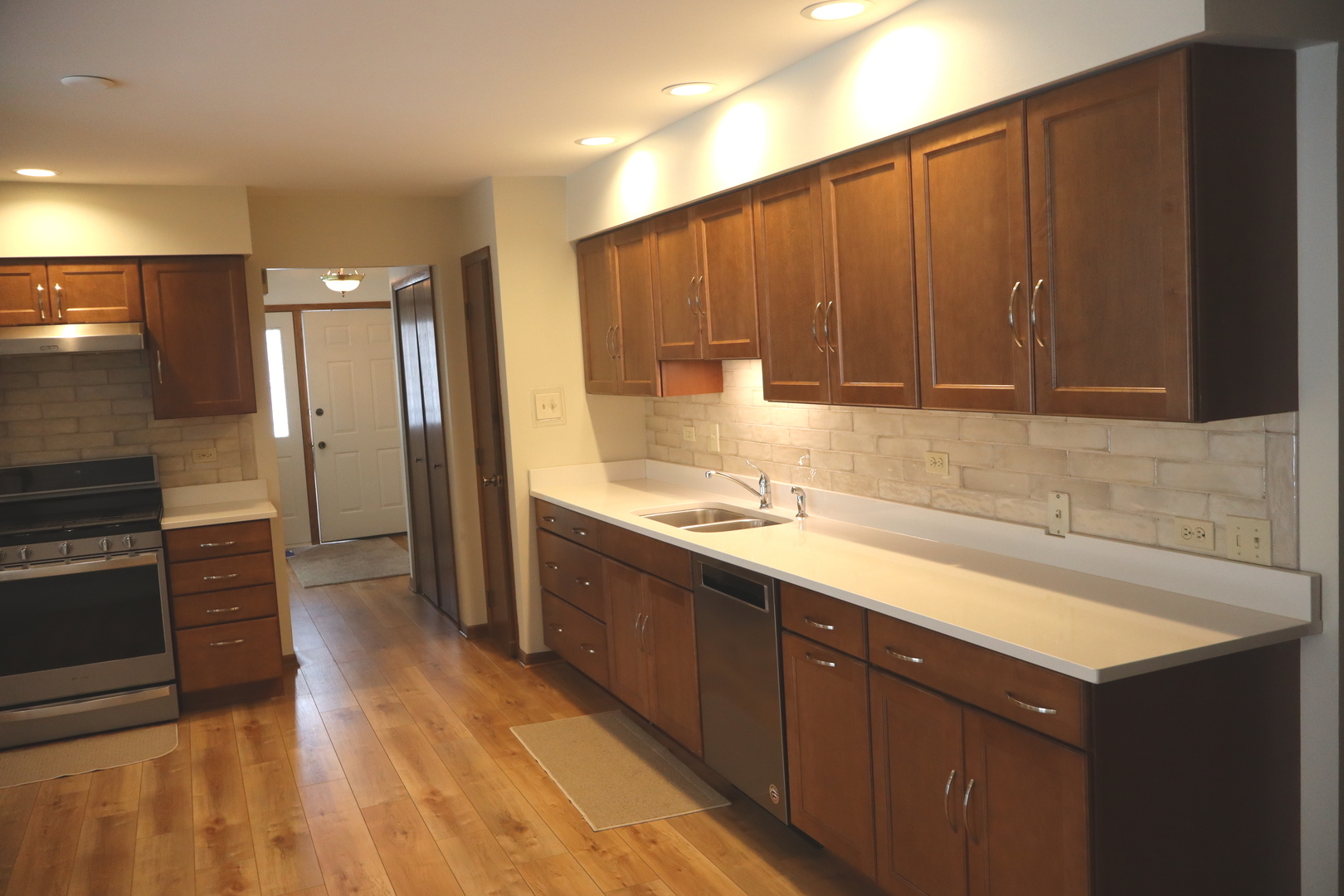 10551 EAGLE RIDGE Drive #127, Orland Park, IL 60467