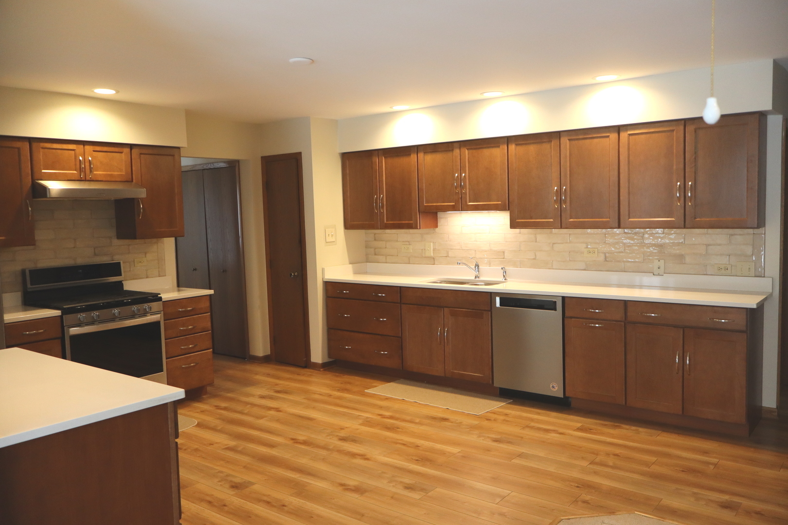 10551 EAGLE RIDGE Drive #127, Orland Park, IL 60467